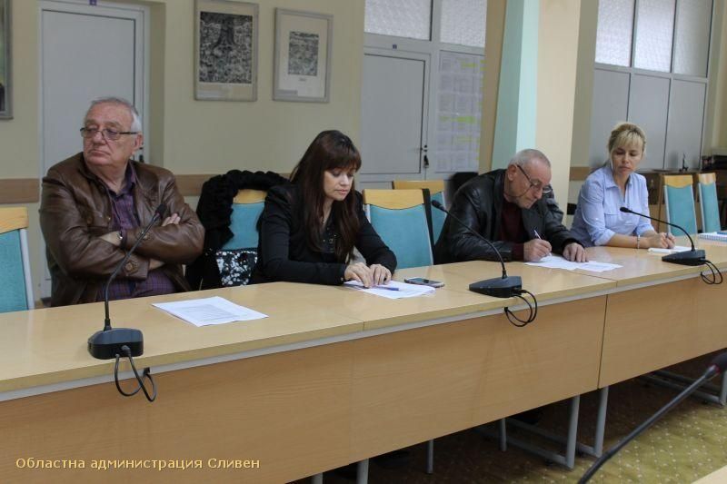 Работна среща за определяне представители на работодателски организации в училищните обществени съвети се проведе в Сливен