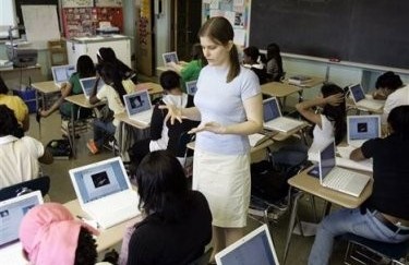 България изостава драматично с технологиите в училищата