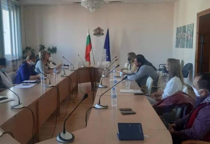 Министър Сачева обсъди мерките от пакета „Заетост х3“ с представители на БАЗ и СЗБ