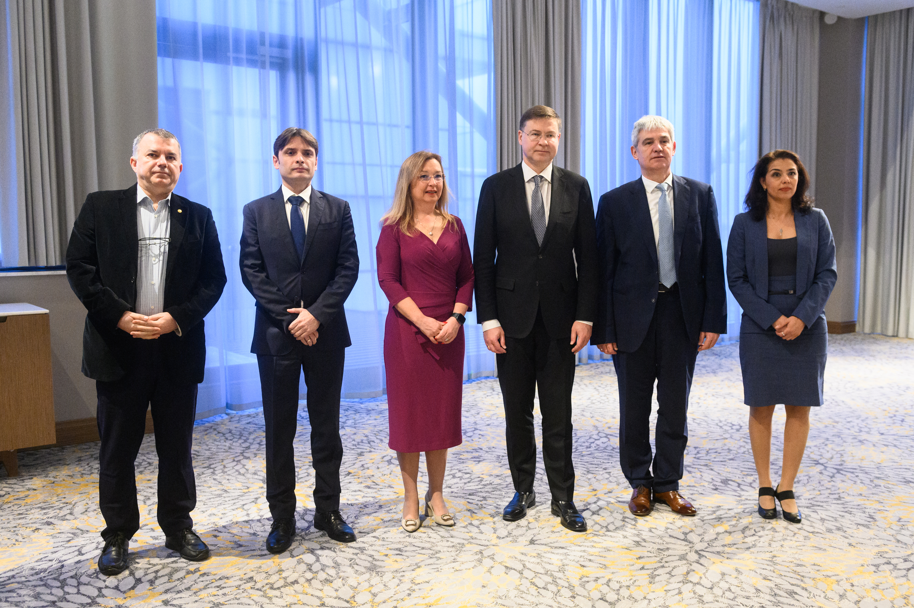 Проведе се работна среща с Валдис Домбровскис за предизвикателствата пред България по пътя към Еврозоната