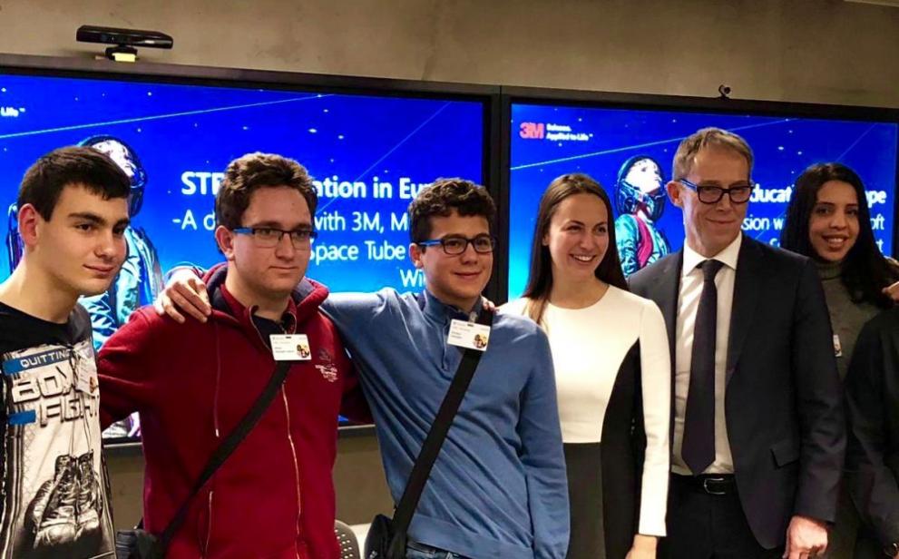 Български ученици наградени в Брюксел от световни компании