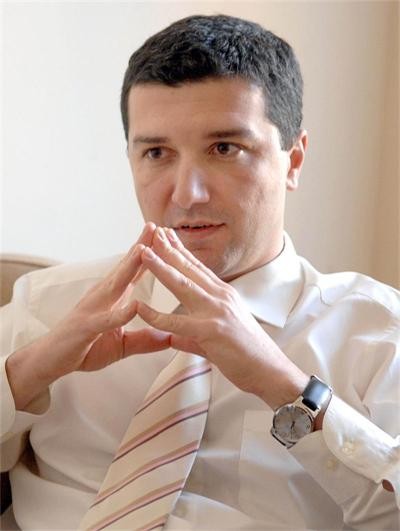 Министър Стойнев: Губим милиарди, трябва отново да изнасяме ток