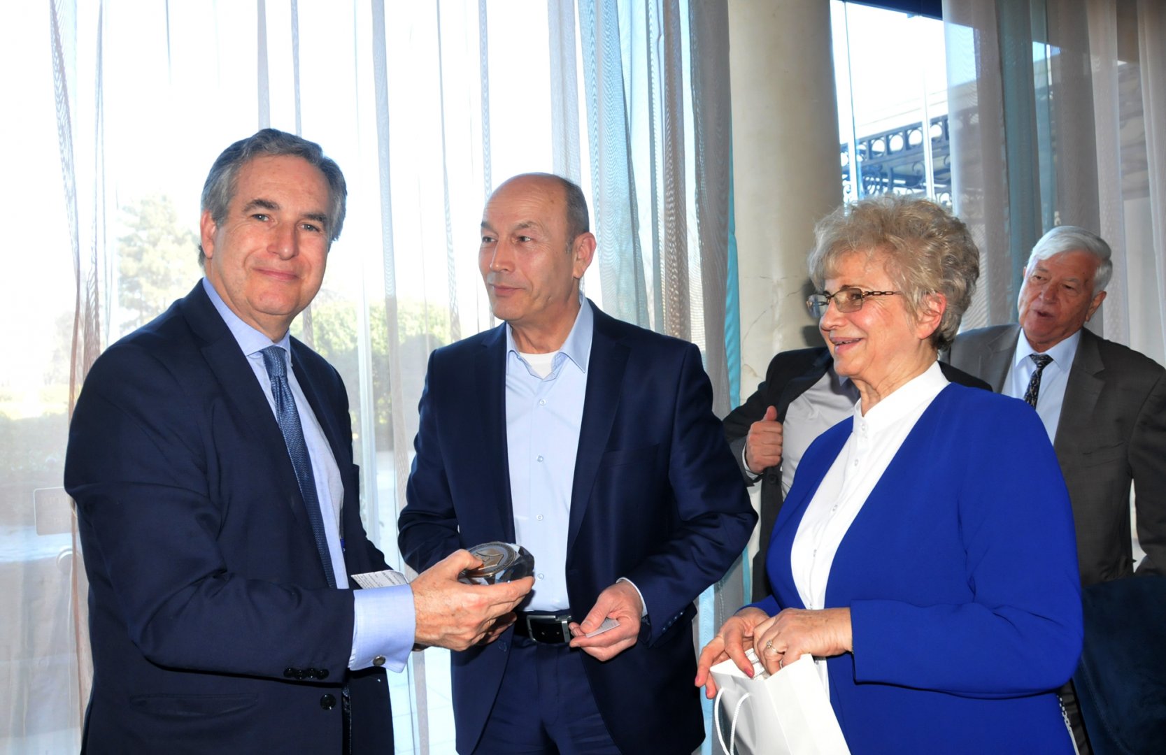 Посланикът на Испания получи почетния знак на Търговско индустриална камара - Бургас