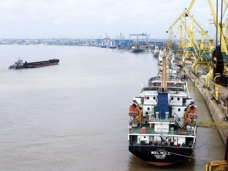 Намаляват товарните кораби по българските пристанища на Дунав