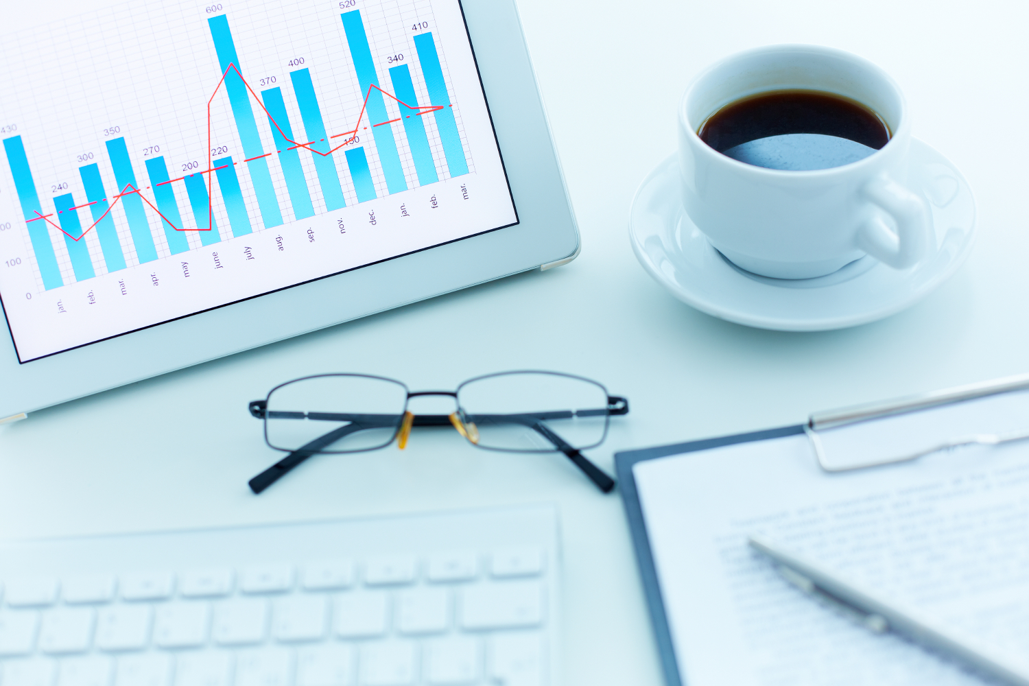 През август 2025 г. общият показател на бизнес климата остава приблизително на нивото си от предходния месец