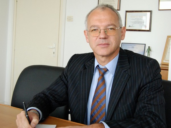 Васил Велев: Плевнелиев е президент на приятелския си кръг