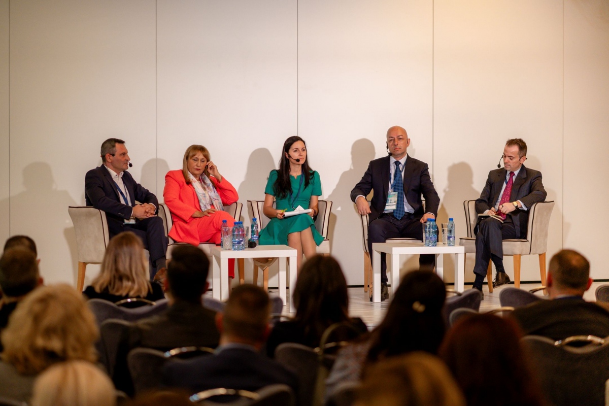 Българската икономика навлиза в нов етап, белязан едновременно от перспективи за растеж и от повишени нива на риск