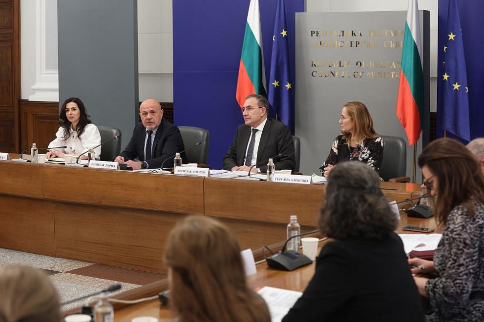 НСТС отхвърли идеята държавата да поеме здравните вноски на майките