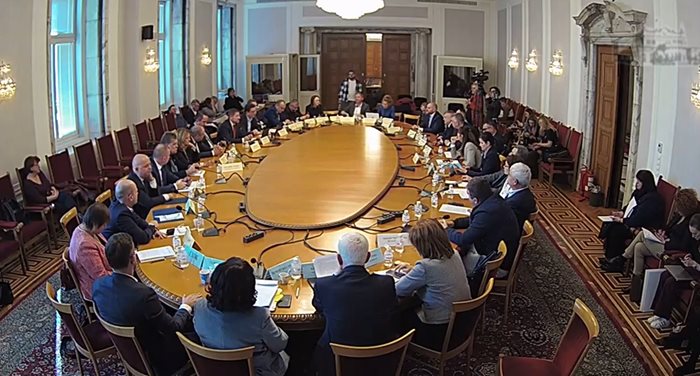 Приеха удължителния закон за бюджета в Бюджетната комисия